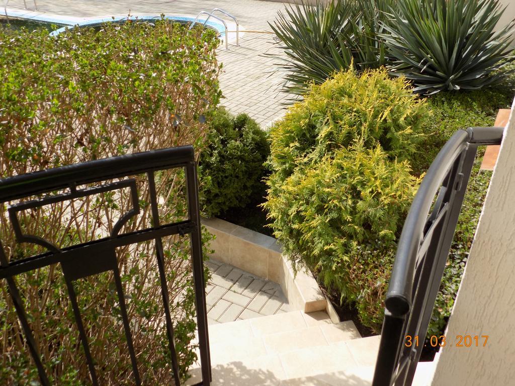 Alex Deluxe Apartments Pantai Sunny Bagian luar foto
